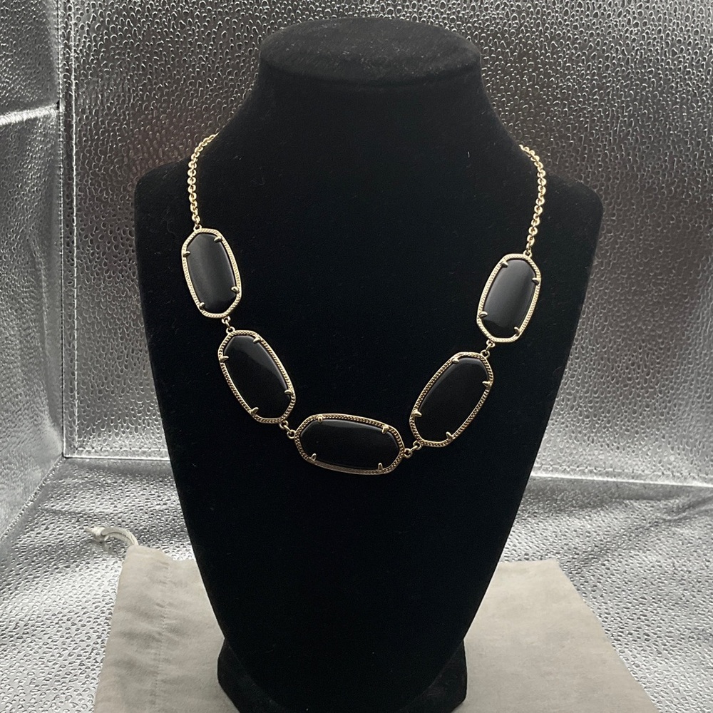 EUC Noel black glass in Gold Chain Necklace